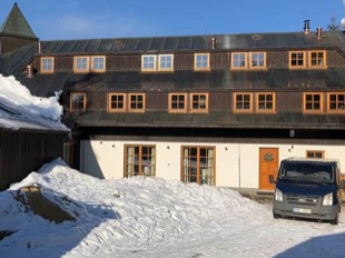 Rekonstruktion einer Berghütte in Hrabětice im Isergebirge